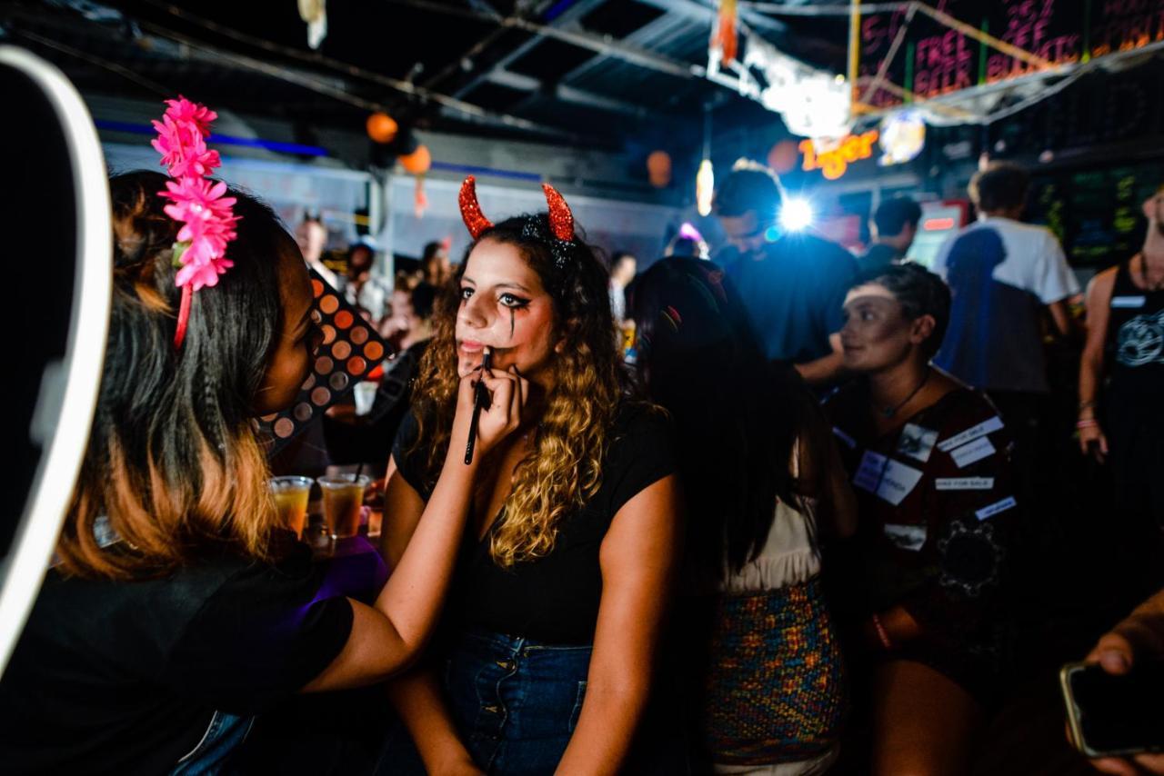 Vietnam Backpacker Hostels - Saigon Хошимин Экстерьер фото