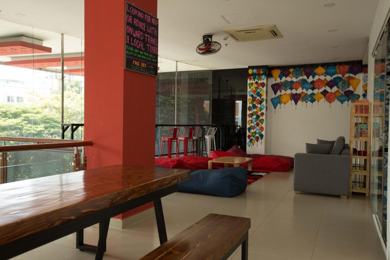 Vietnam Backpacker Hostels - Saigon Хошимин Экстерьер фото