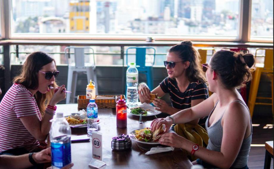 Vietnam Backpacker Hostels - Saigon Хошимин Экстерьер фото